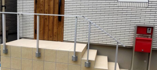 【施工事例】新築外構　手摺階段のある玄関ポーチ